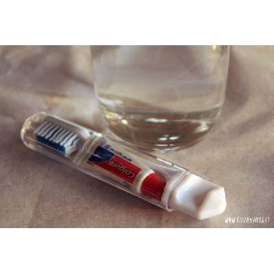 Colgate skládací kartáček se zubní pastou
