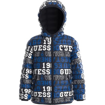 GUESS Преходно яке Guess за мини момче с несваляема качулка покрито с надписи в синьо и бяло