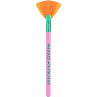 Catrice Cosmetics Who I Am Highlighter Brush четка за хайлайтър за жени 1 бр