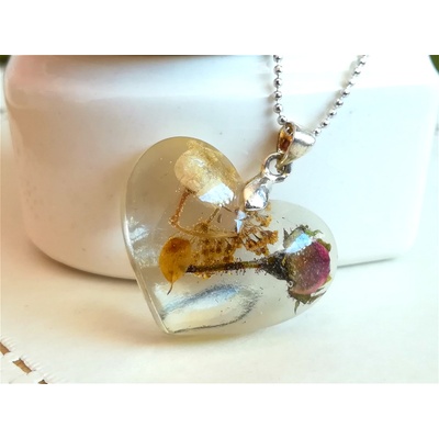 Meganflo Сърце с роза и момина сълза