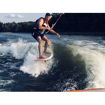 Wakesurfing