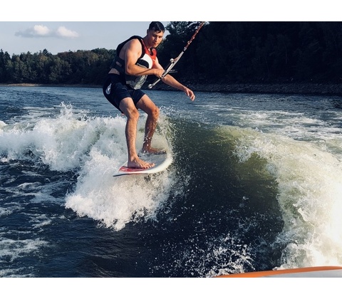 Wakesurfing