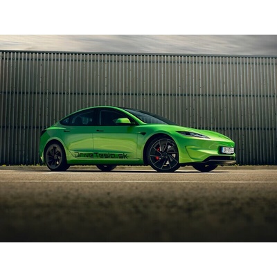 Jazda na Tesle Model 3 Highland Performance