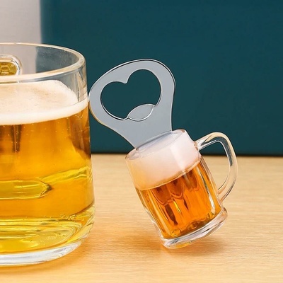 Otvírák na pivo s magnetem