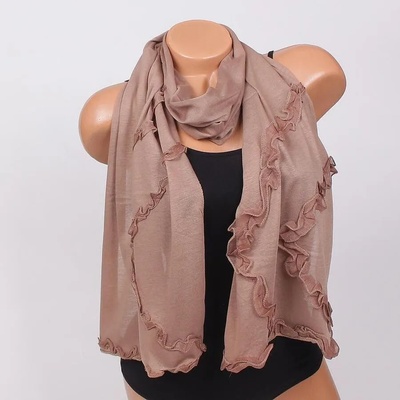 Млечно кафяв дамски шал с къдри