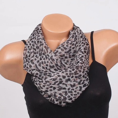 Дамско фишу с животински принт