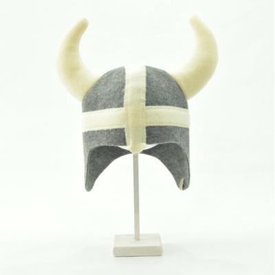 Velforia Čepice Viking šedá s bílými rohy – Sleviste.cz