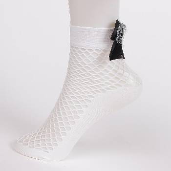 Image 1 of Къси мрежести чорапи в бяло с панделка и камъче