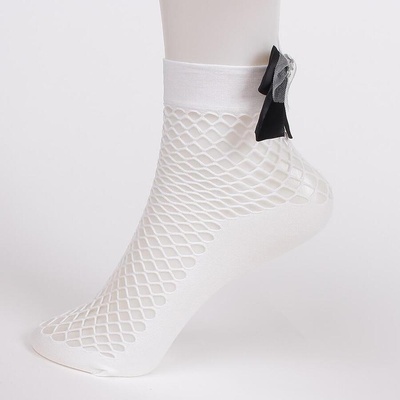 Къси мрежести чорапи в бяло с панделка и камъче