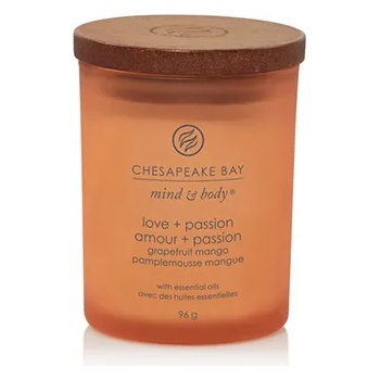 Image 1 of Chesapeake Bay Love + Passion ароматна свещ 96 гр