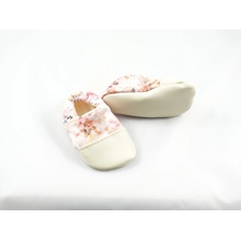 Capačky Tiny Toes maľované kvety ružová