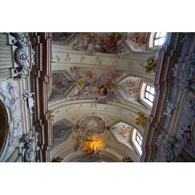 DIMEX ART Флизелинов фототапет интериор на стара църква 375 x 250 см