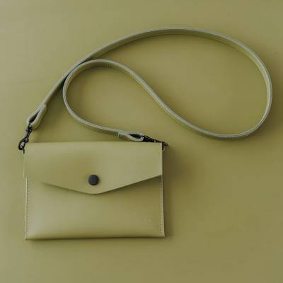 Klíčenka Wood Style Kapsička s popruhem Pistacchio