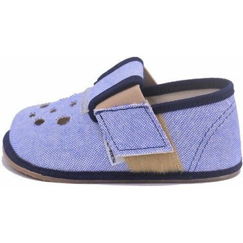 Pegres barefoot