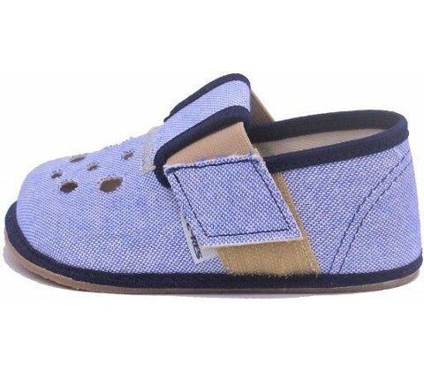 Pegres barefoot