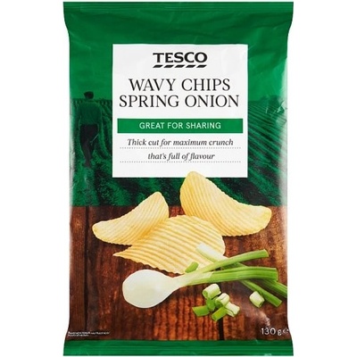 Tesco Smažené zemiakové lupienky hrubo nakrájané s príchuťou jarnej cibuľky 130 g