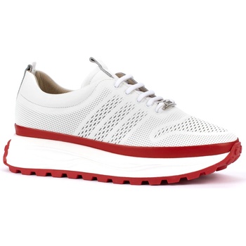 Дамски спортни обувки от естествена кожа в бяло