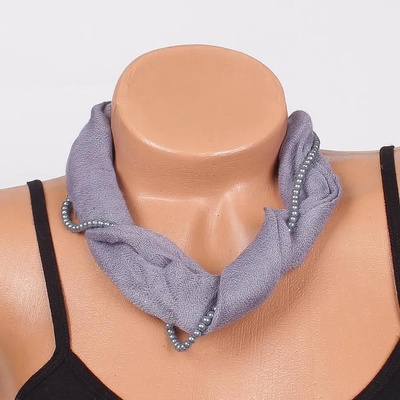 Стилно фишу-колие в сиво с перли