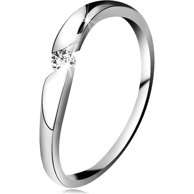 Šperky Eshop prsten z bílého zlata kulatý zirkon čiré barvy v šikmém výřezu S3GG203.45