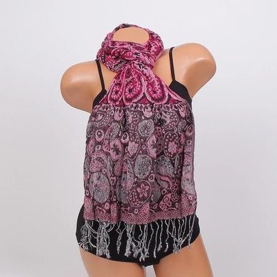 Дамски шал в розово, черно и бяло с орнаменти