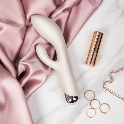 Satisfyer Spinning Rabbit 1 Beige králíček s funkcí rotace