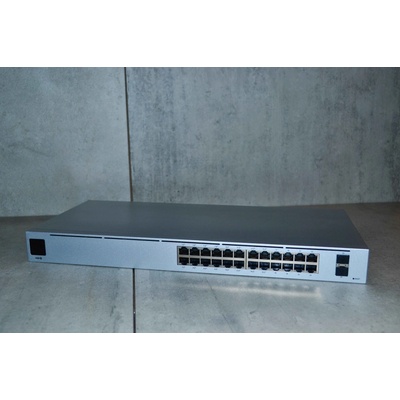 Ubiquiti USW-24-POE
