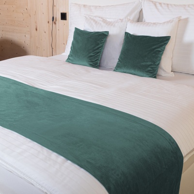 Biante přehoz na postel Zamatový Velvet Prémium SVP-022 Ľadovo zelený 50 x 180 cm