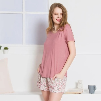 Лятна пижама в пастелно-розово и бяло