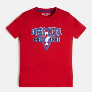 GUESS Блуза с къс ръкав в червено за момче с цветно лого Guess