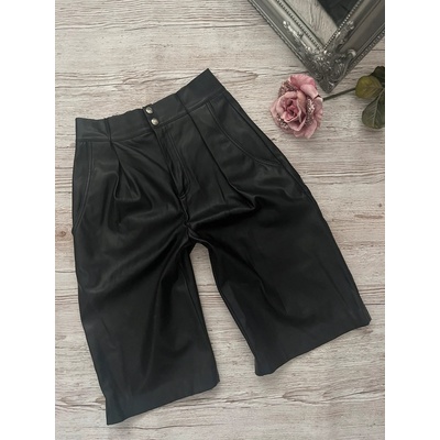 Bershka měkké koženkové kraťasy černá