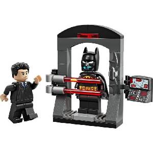 LEGO® DC Batman™ - Bruce Wayne and the Batsuit (30726)