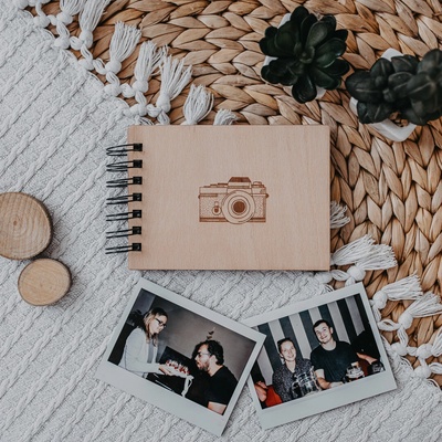 Mini fotoalbum Aparát A6 na šířku Počet a barva papírů: Černé - 15 listů