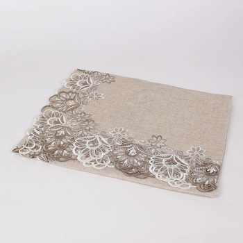 Image 1 of Покривка за маса в бежово с дантела