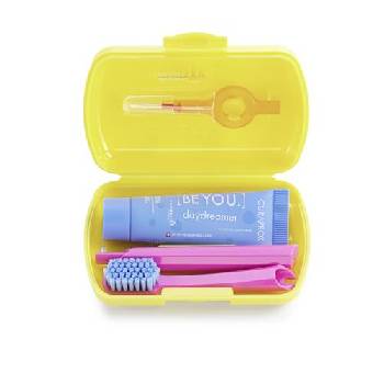 Curaprox Travel Set Yellow комплект: сгъваема четка за зъби CS 5460 Ultra Soft 1 бр + паста за зъби Be You Daydreamer Blackberry & Licorice 10 ml + интердентална четка за зъби 2 бр + дръжка за интердентална четка 1 бр