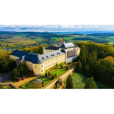 Kouzelná noc na zámku Zbiroh se snídaní a wellness pro dva