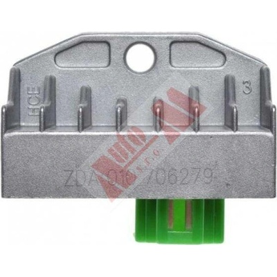 regulátor dobíjení SYM 12V - 1 konektor - 5 vývodů 50/125/150 ccm