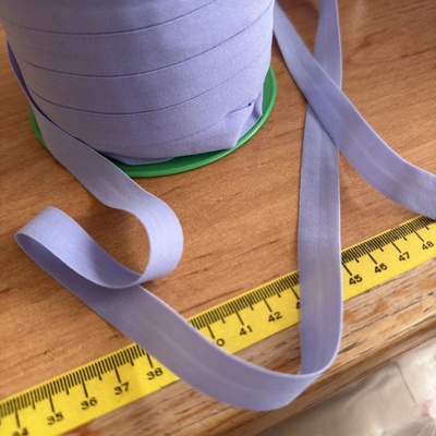 Prádlová lemovací pruženka fialková 1,5 cm