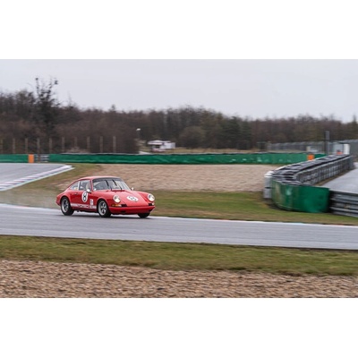Jízda v Porsche 911 na závodím okruhu v Třinci: Vyberte si z 5 modelů Porsche a zažijte jízdu snů!