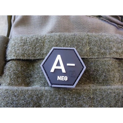 JACKETS TO GO Nášivka hexagon krv A NEG plast ČIERNA SWAT