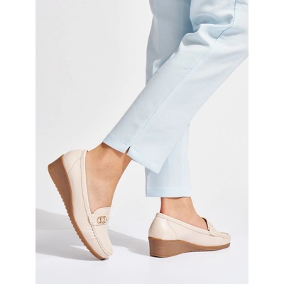 Shelovet Beige women's loafers with buckle krémová