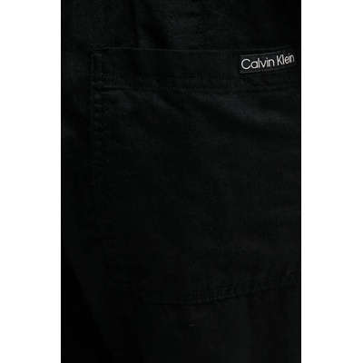 Calvin Klein Панталон с лен Calvin Klein Jeans в черно със стандартна кройка J30J327288 (J30J327288)