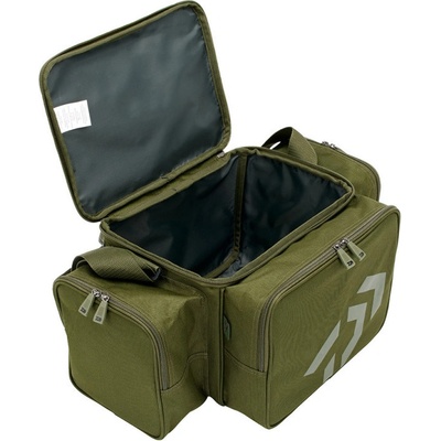 Daiwa black widow compact tackle bag