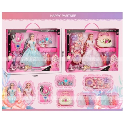 Кукла с дрехи и бижута