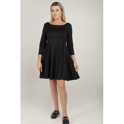 The black flared dress is ... Me čierna