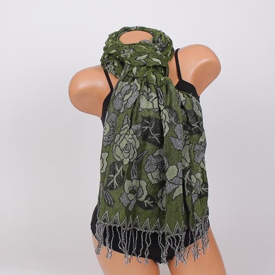 Дамски шал в зелено с рози и ресни