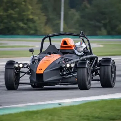 Jízda v Ariel Atom na okruhu