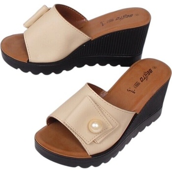 Чехли в бежов цвят на платформа с перла