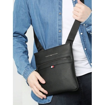 Tommy Hilfiger na krk ESSENTIAL PU CROSSOVER čierne