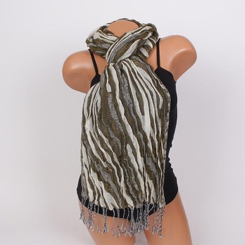 Мек и топъл шал в зелено и бяло