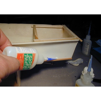 Deluxe Materials Super Phatic univerzální řídké lepidlo 50 ml